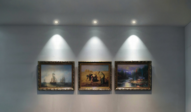 Đèn led downlight âm trần phù hợp cho việc điểm tạo điểm nhấn đồ vật